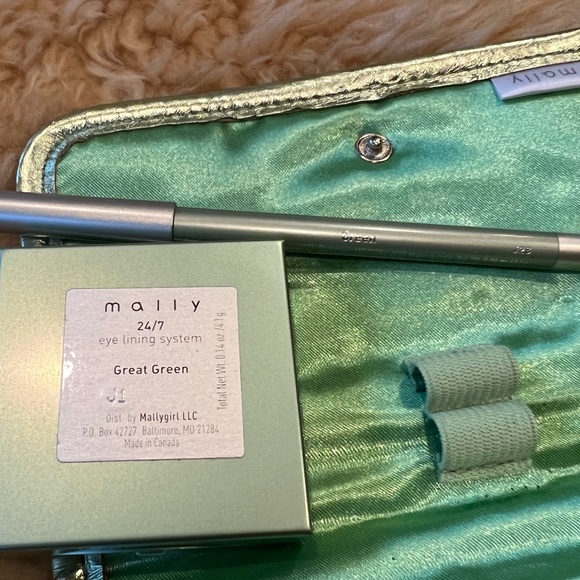 Mally Beauty 3-Piece Eye Set with Bag - Picture 6 of 8